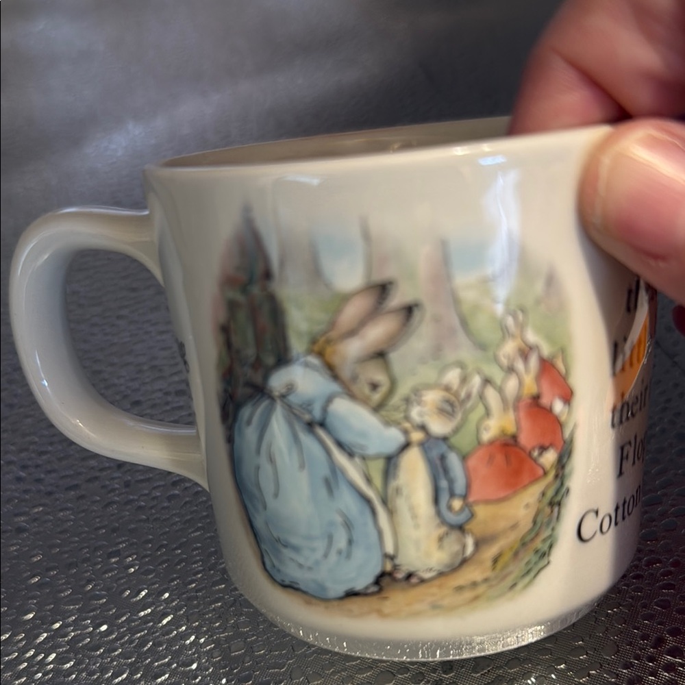 Peter Rabbit Ceramic Mug - Picture 4 of 6